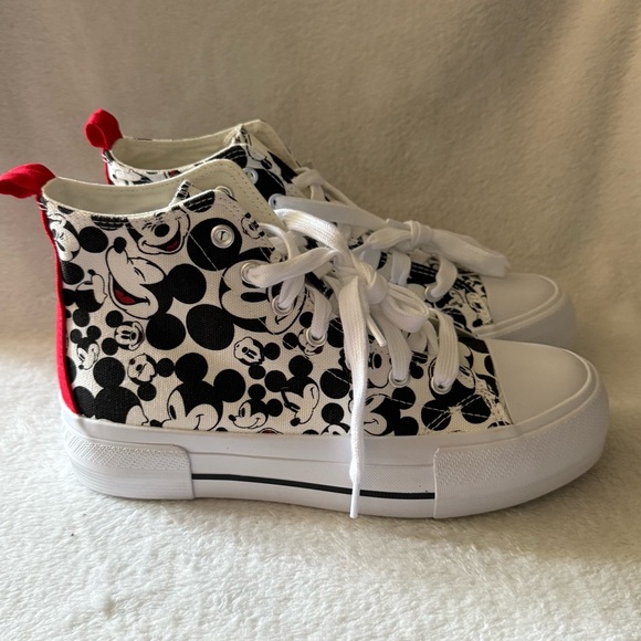 Disney Mickey Mouse women’s Sneakers Size 7 Black, White, and Red High Top New - Picture 1 of 9